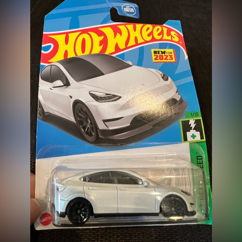 Hot Wheels Tesla Model Y NIB